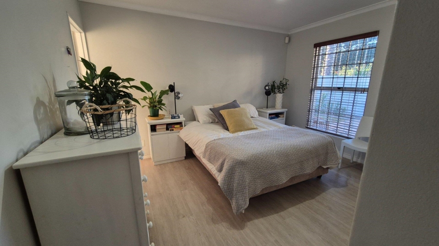 To Let 3 Bedroom Property for Rent in Loevenstein Western Cape